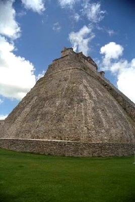 uxmal_magier.jpg