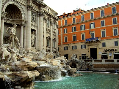 02_trevi_giorno.jpg